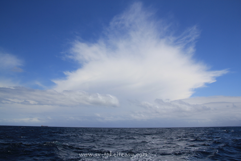 Cumulonimbus past Wollongong