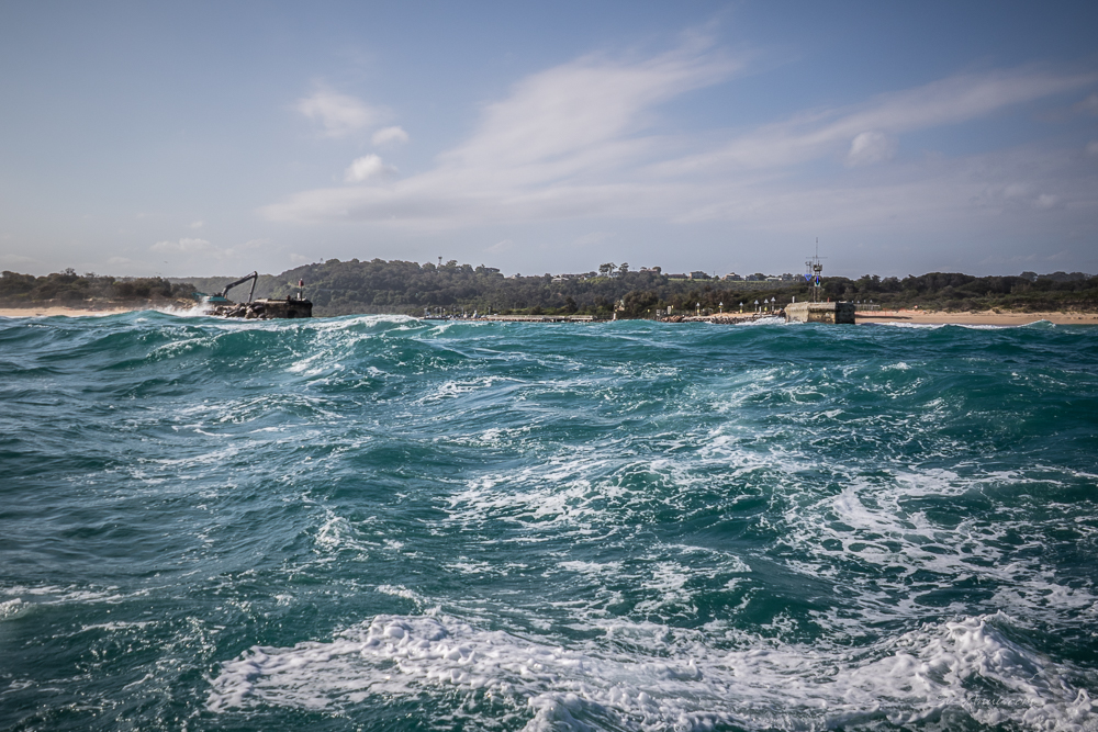 Lakes Entrance bar crossing