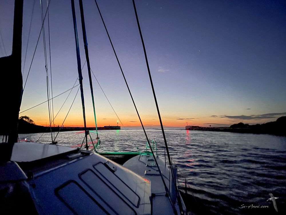 Pre dawn departure from Lakes Entrance